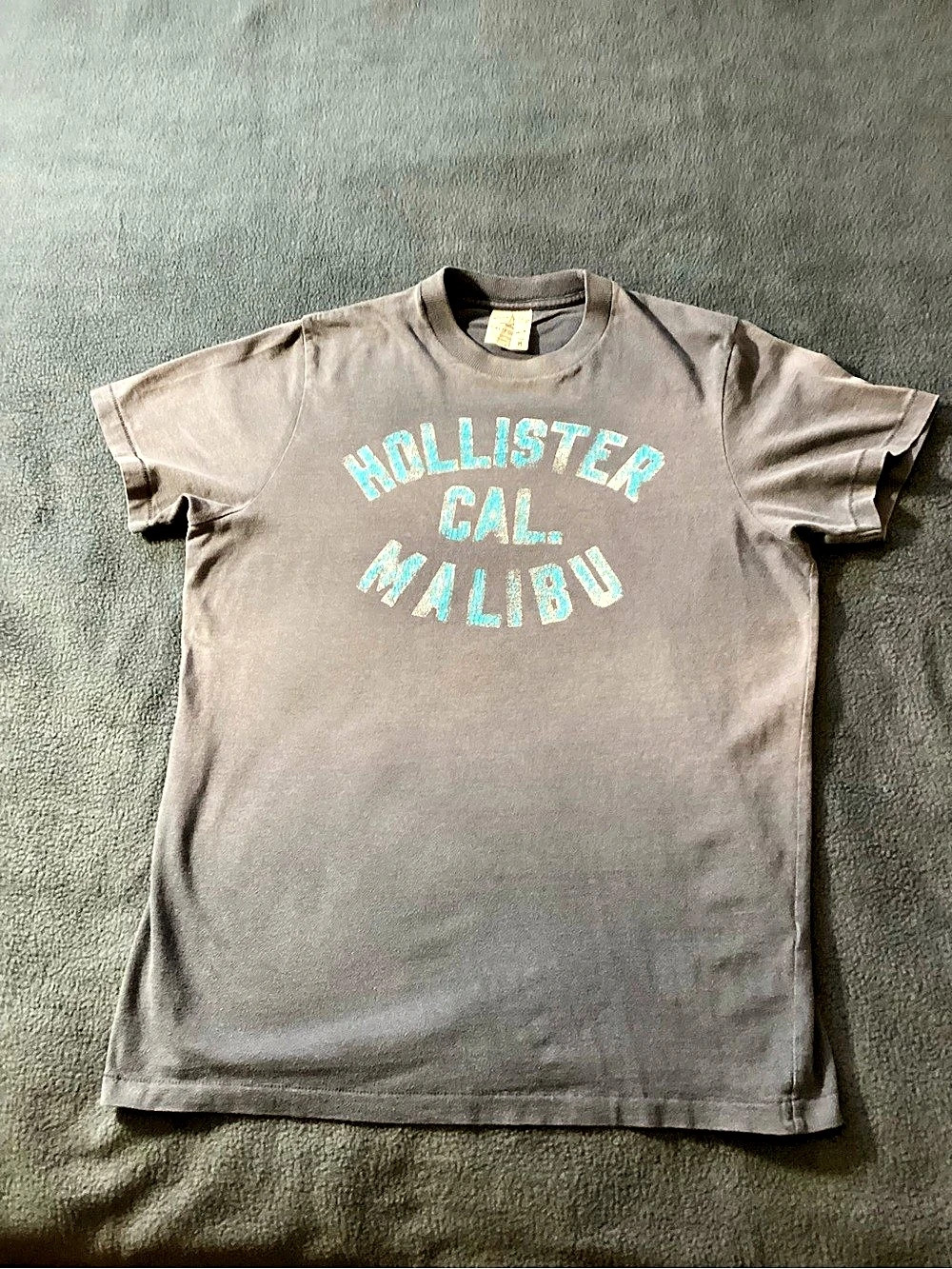Hollister Malibu Graphic T-Shirt Short Sleeve Tee Gray & Blue Medium SKU 22